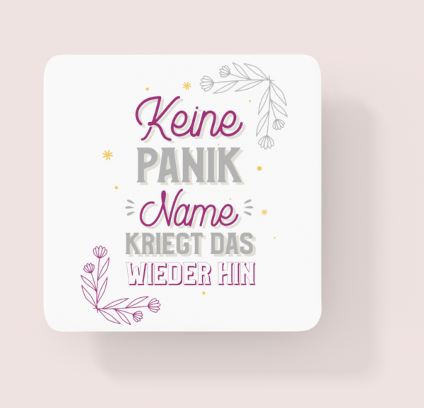 Schwarzweiße Tasse "Keine Panik "Wunschname" kriegt das wieder hin"