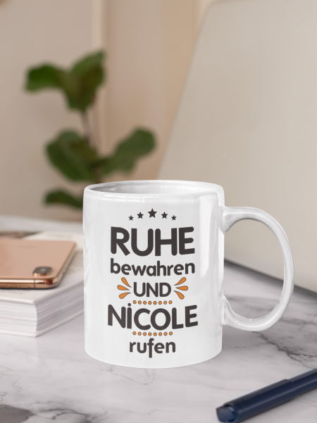 Schwarzweiße oder weiße Tasse "Ruhe bewahren und ...Wunschname rufen"
